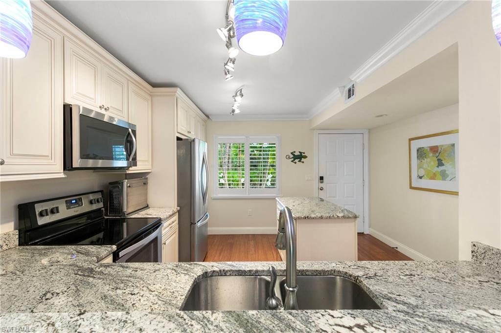 3072 Sandpiper Bay CIR M103