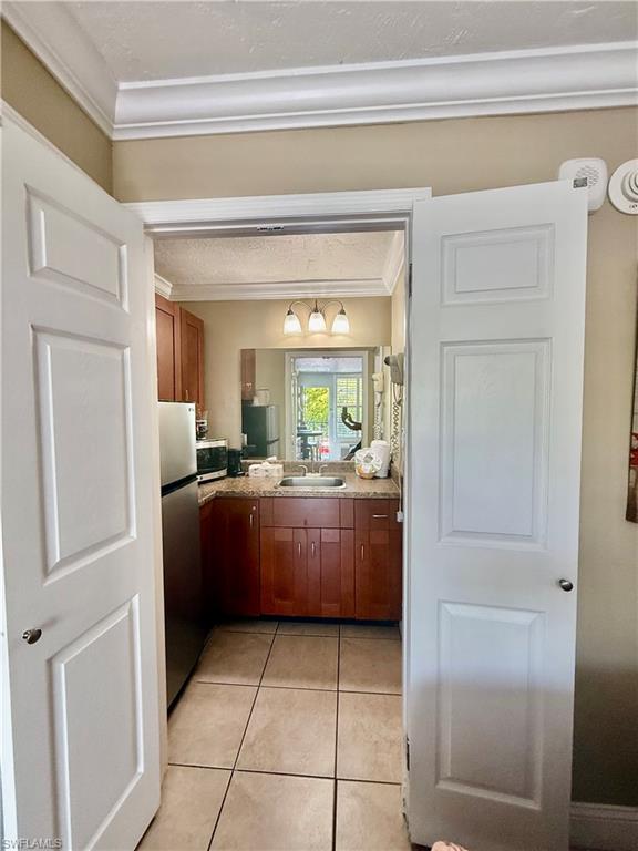 2555 Tamiami TRL N 250