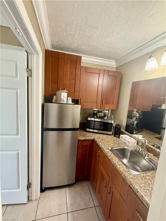 2555 Tamiami TRL N 250