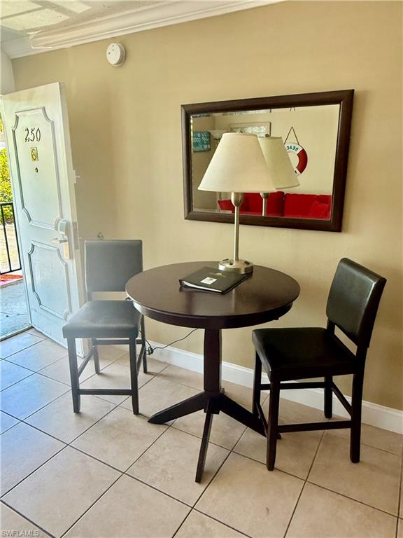 2555 Tamiami TRL N 250