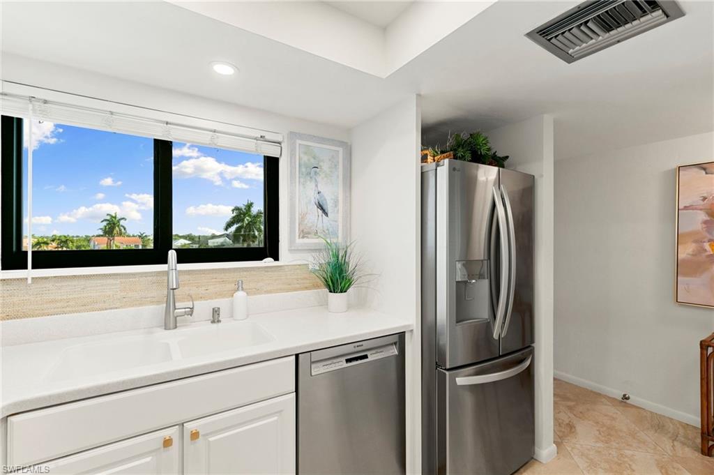 226 3rd ST 303