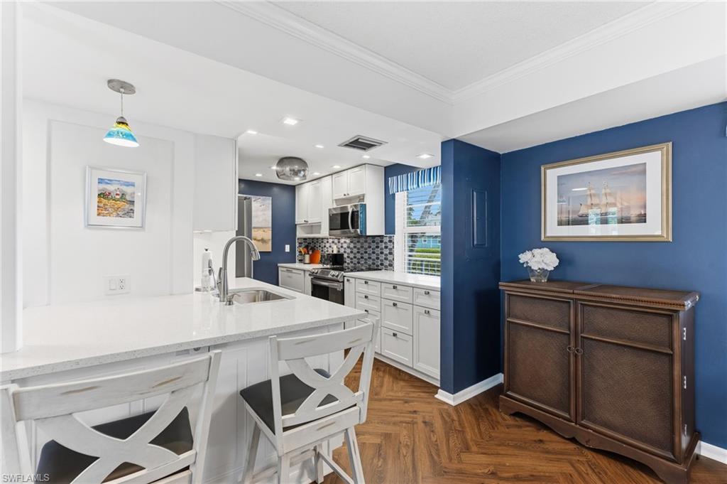 1100 Little Neck CT F52
