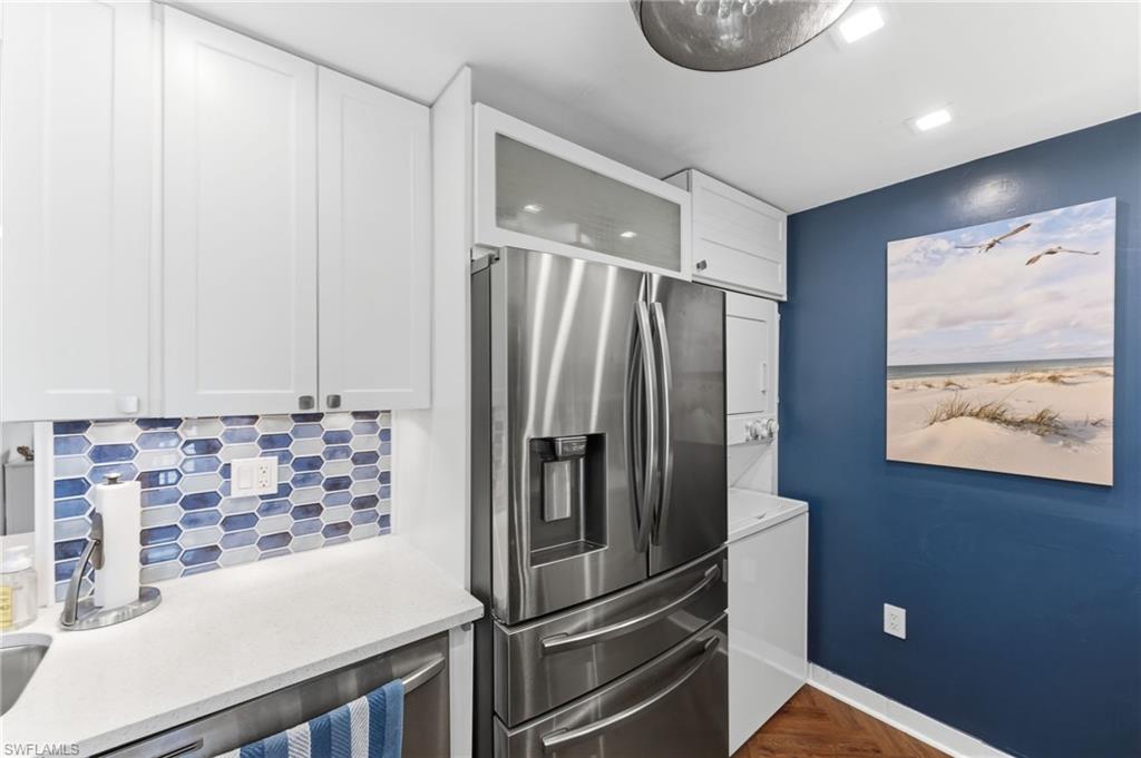 1100 Little Neck CT F52