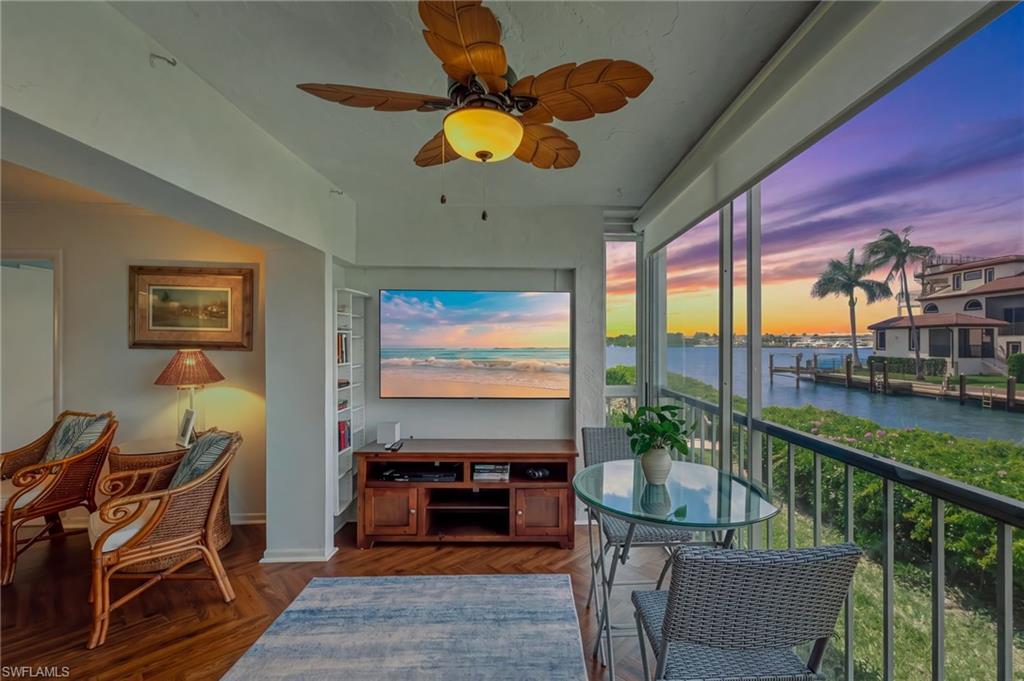 1100 Little Neck CT F52