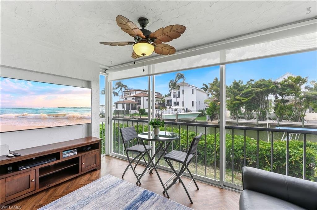 1100 Little Neck CT F52