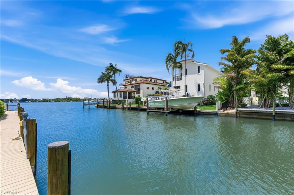 1100 Little Neck CT F52