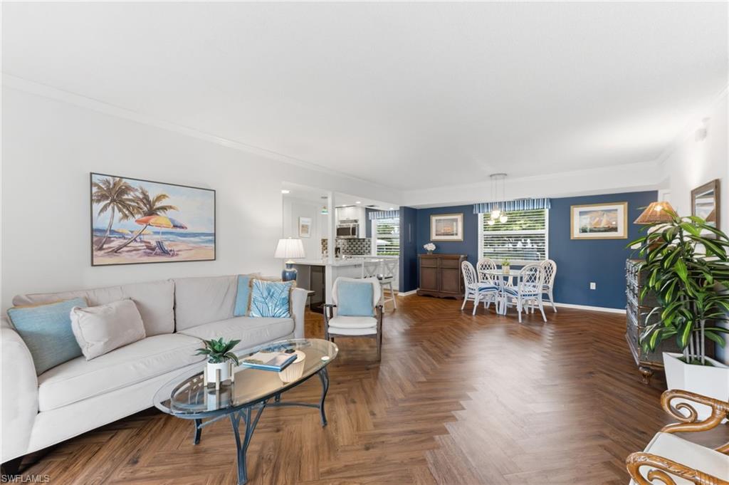1100 Little Neck CT F52