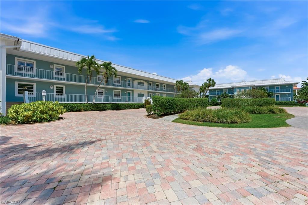 1100 Little Neck CT F52