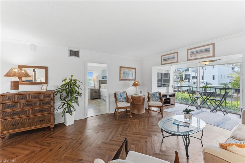 1100 Little Neck CT F52
