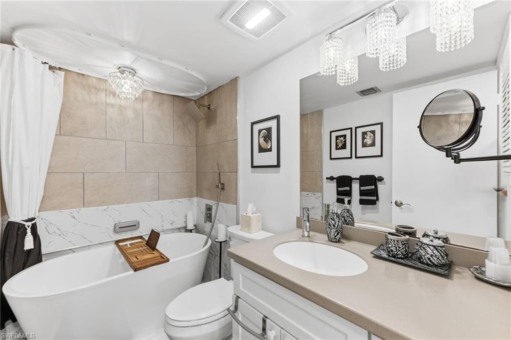 1100 Little Neck CT F52