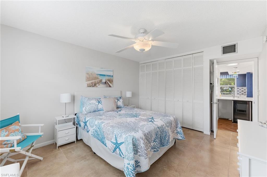 1100 Little Neck CT F52