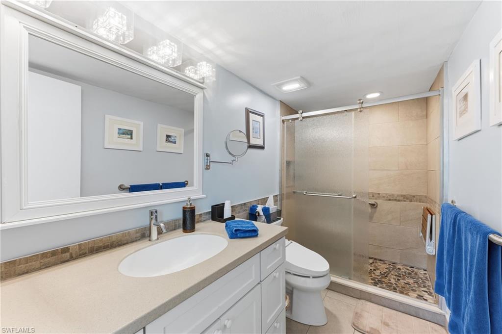 1100 Little Neck CT F52