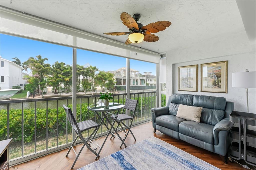 1100 Little Neck CT F52