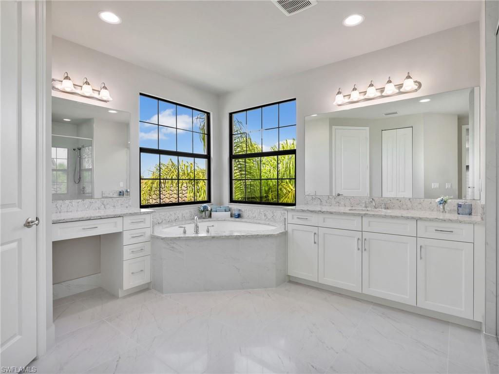 4716 Kensington CIR
