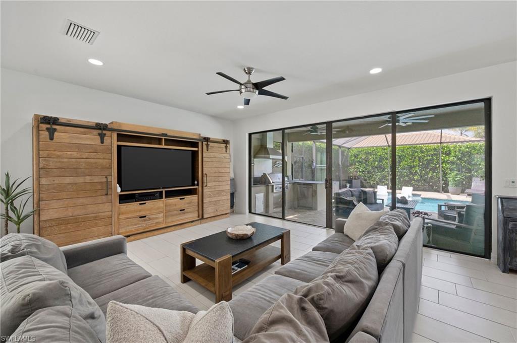 3551 Beaufort CT