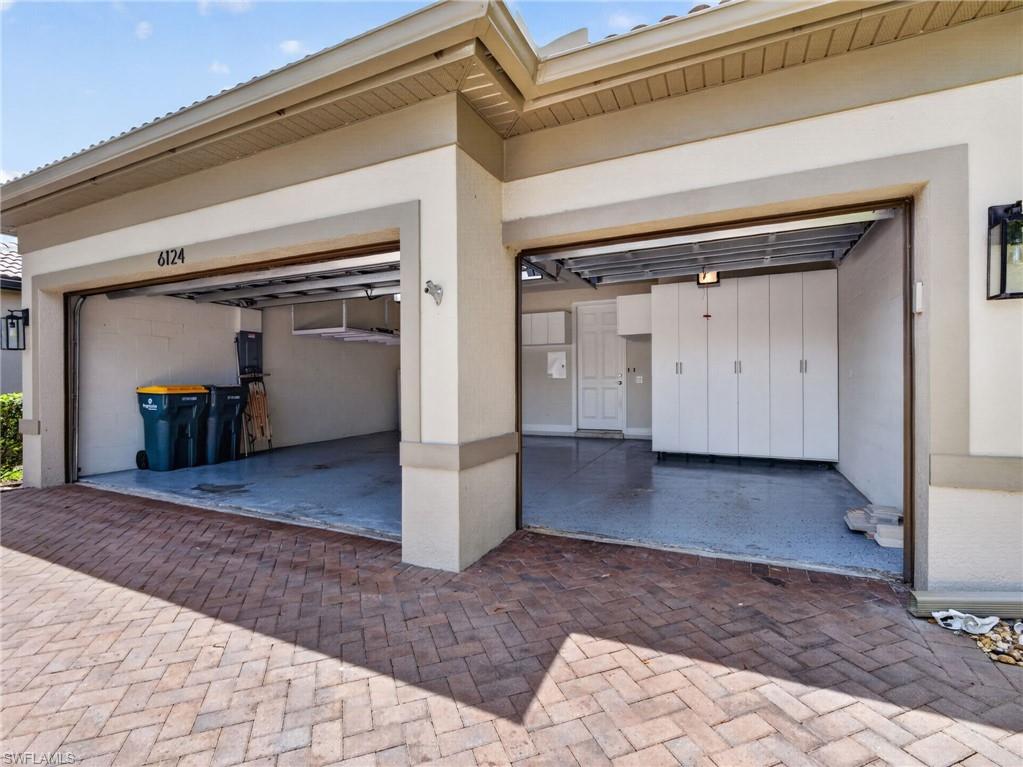 6124 Victory DR
