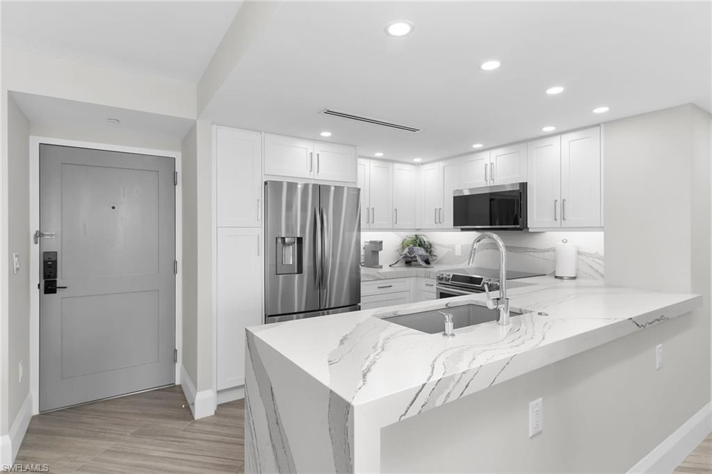 260 Seaview CT 1409