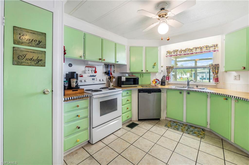 280 Grassy Key LN