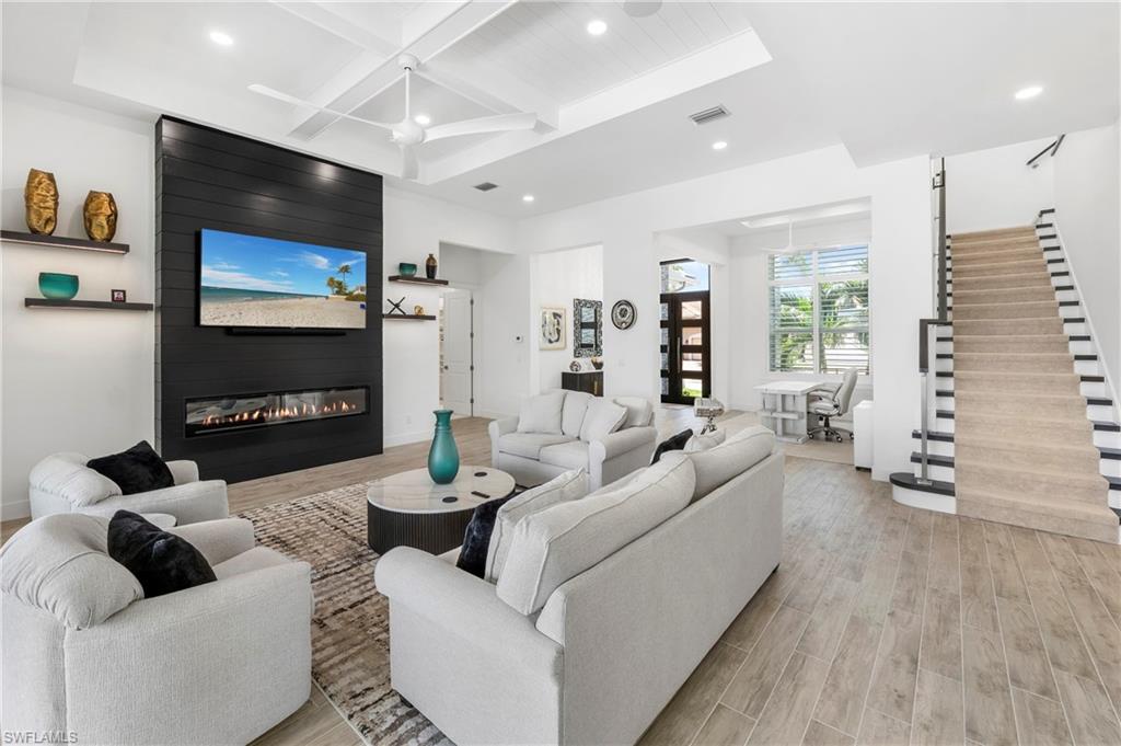 777 Bluebonnet CT