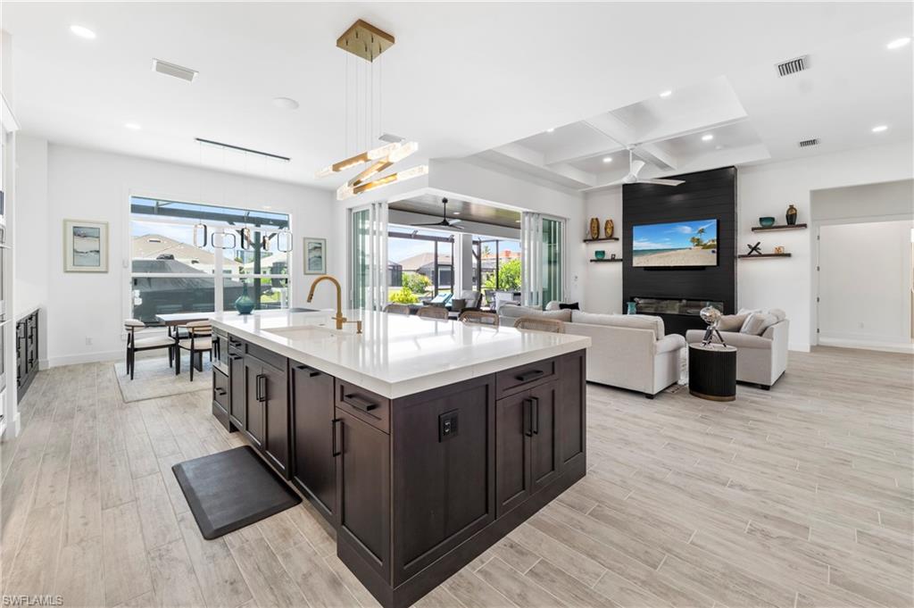 777 Bluebonnet CT