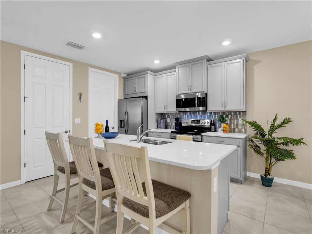 14695 Edgewater CIR