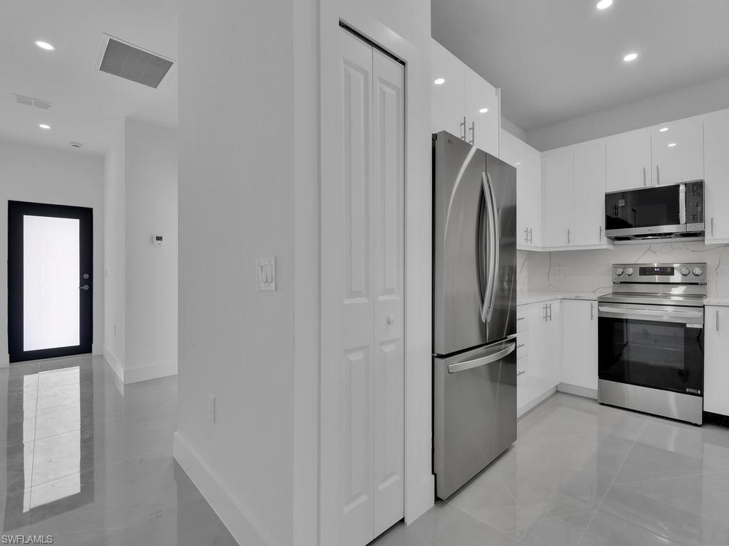 4709/4711 21 ST SW