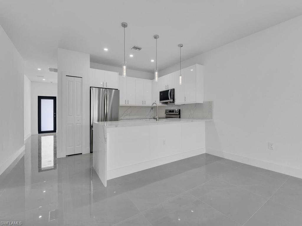 4709/4711 21 ST SW