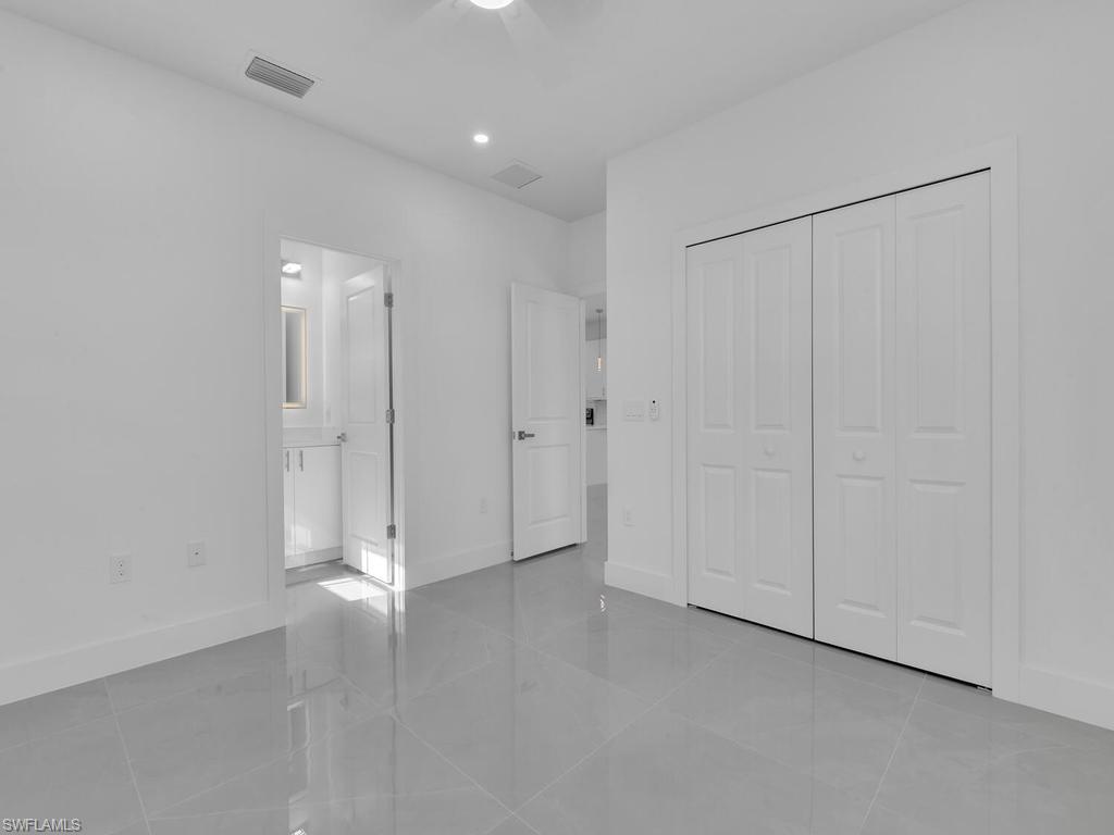 4709/4711 21 ST SW