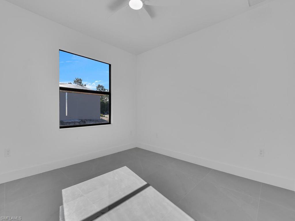 4709/4711 21 ST SW