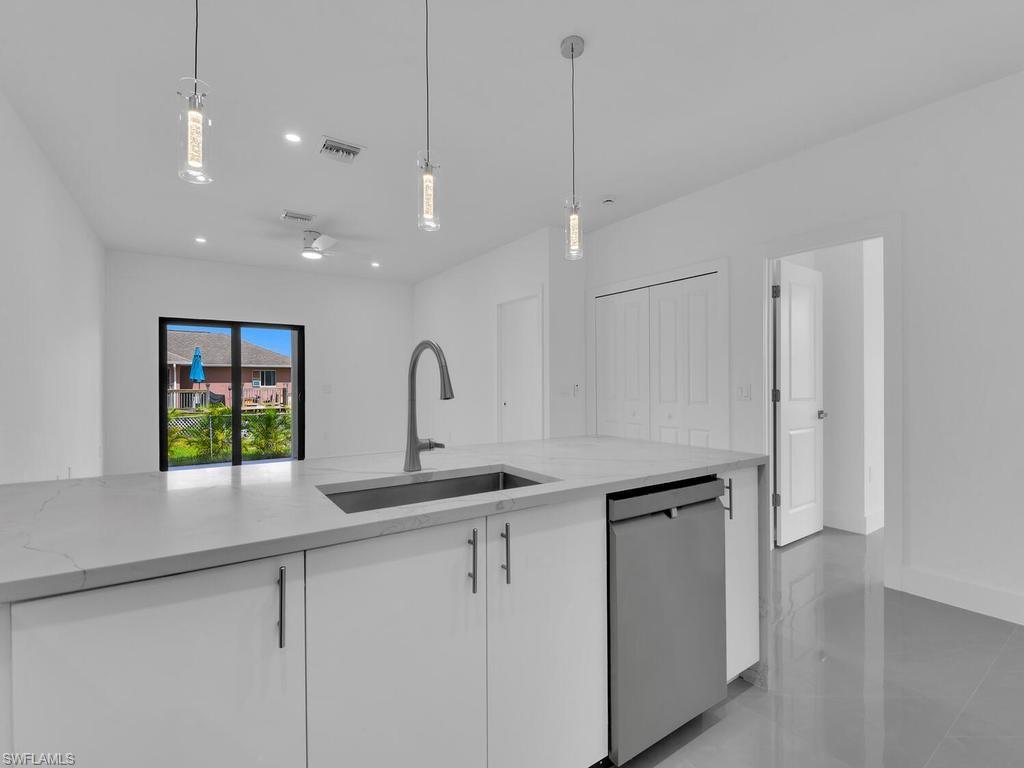 4709/4711 21 ST SW