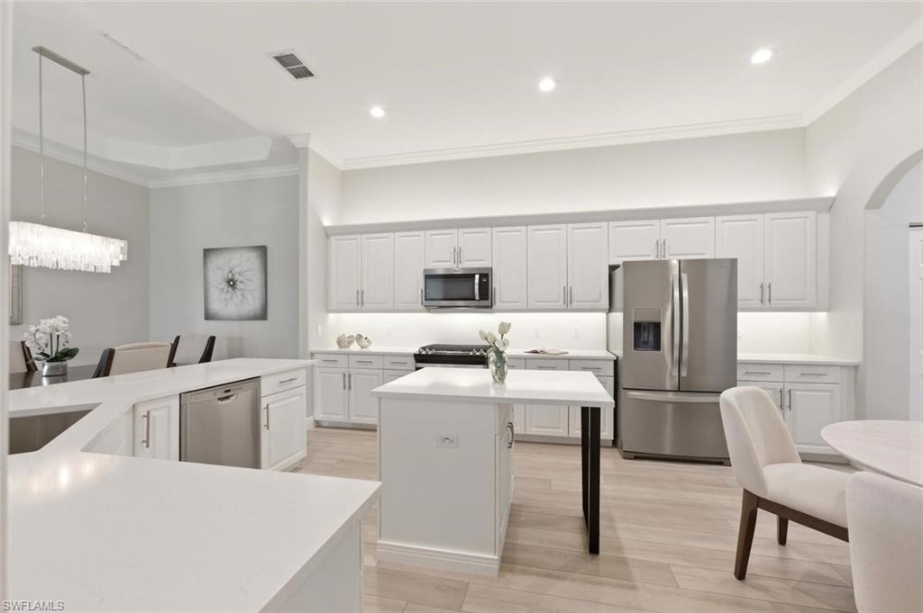 1641 Tarpon Bay DR S 27