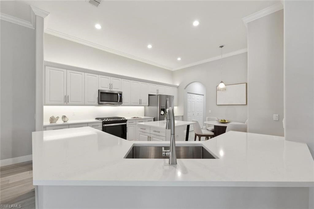 1641 Tarpon Bay DR S 27