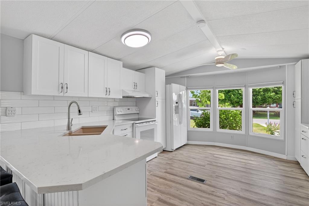 221 Grassy Key LN