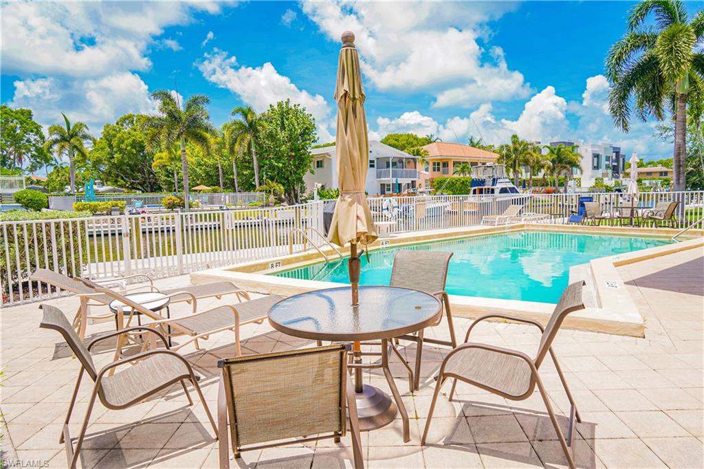 1686 Blue Point AVE B9