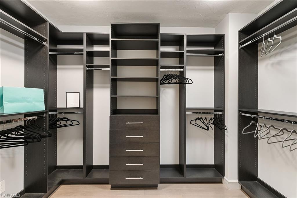 1060 Borghese LN 902