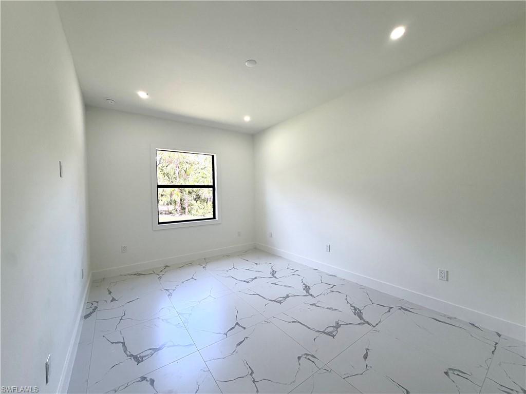 3257 Desoto Blvd S