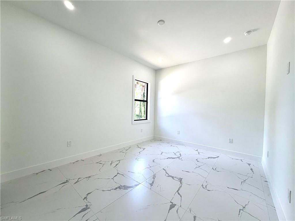3257 Desoto Blvd S