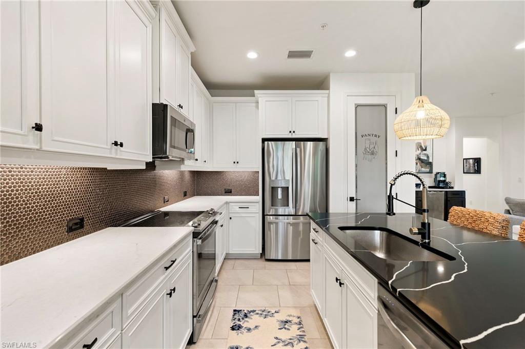 2567 Seychelles DR 207