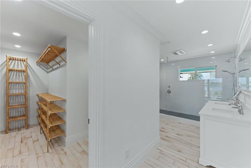 23 Pelican ST