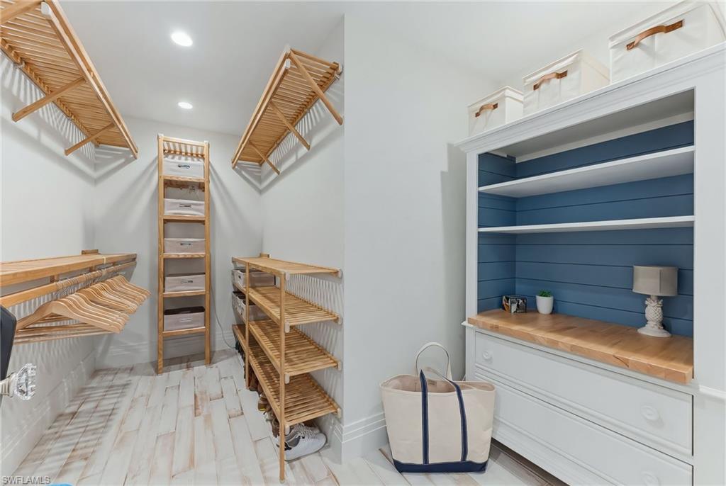 23 Pelican ST