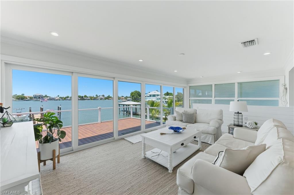 23 Pelican ST