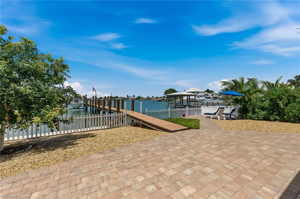 23 Pelican ST