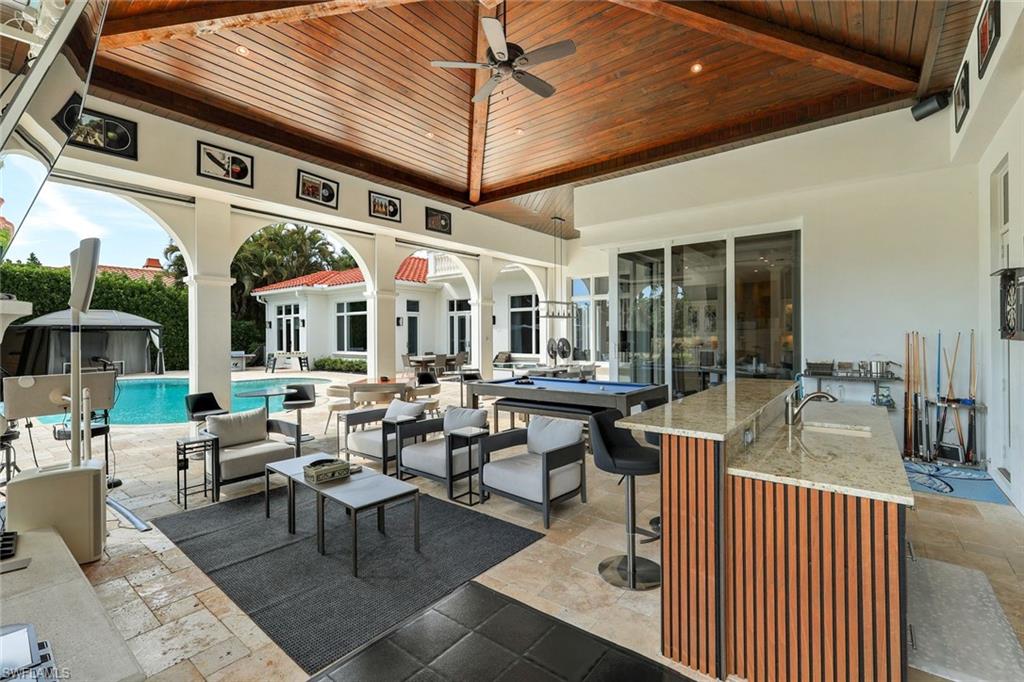 2558 Escada CT