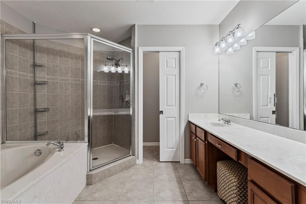 9544 Roundstone CIR