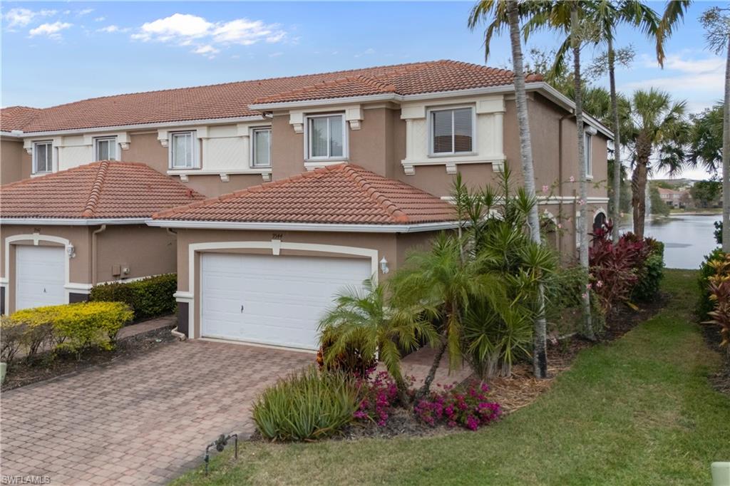 9544 Roundstone CIR