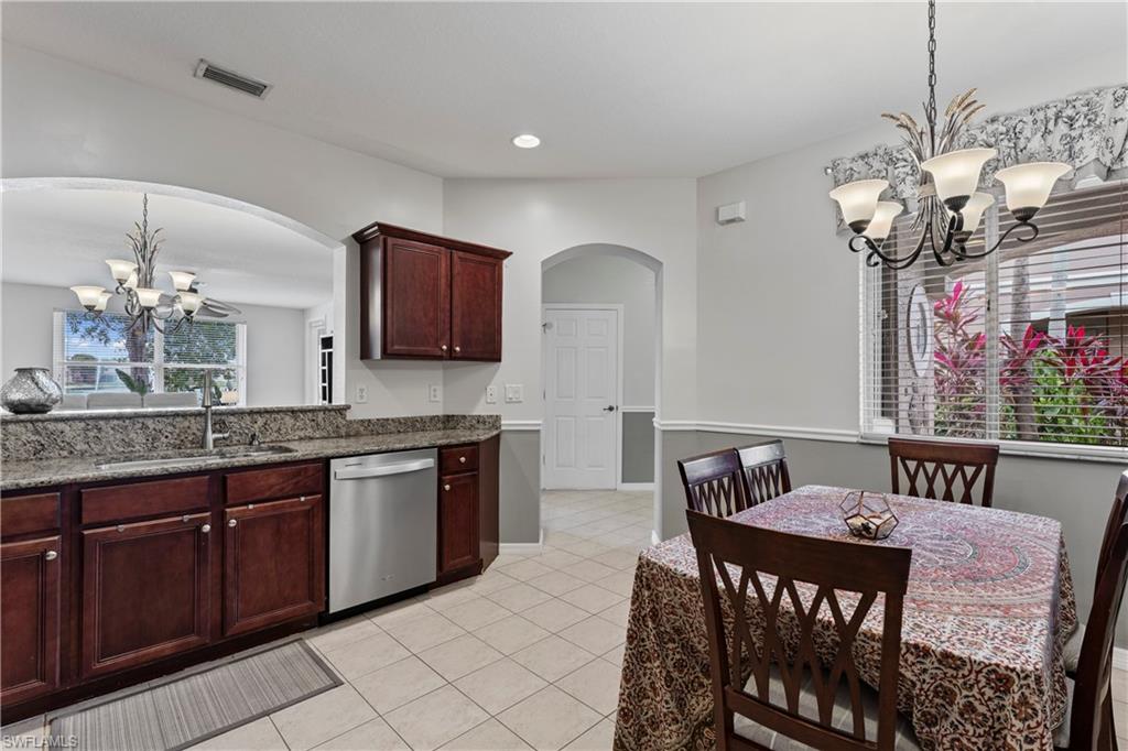 9544 Roundstone CIR