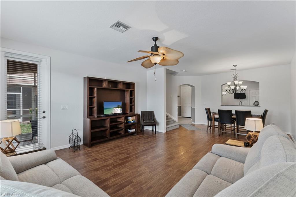 9544 Roundstone CIR