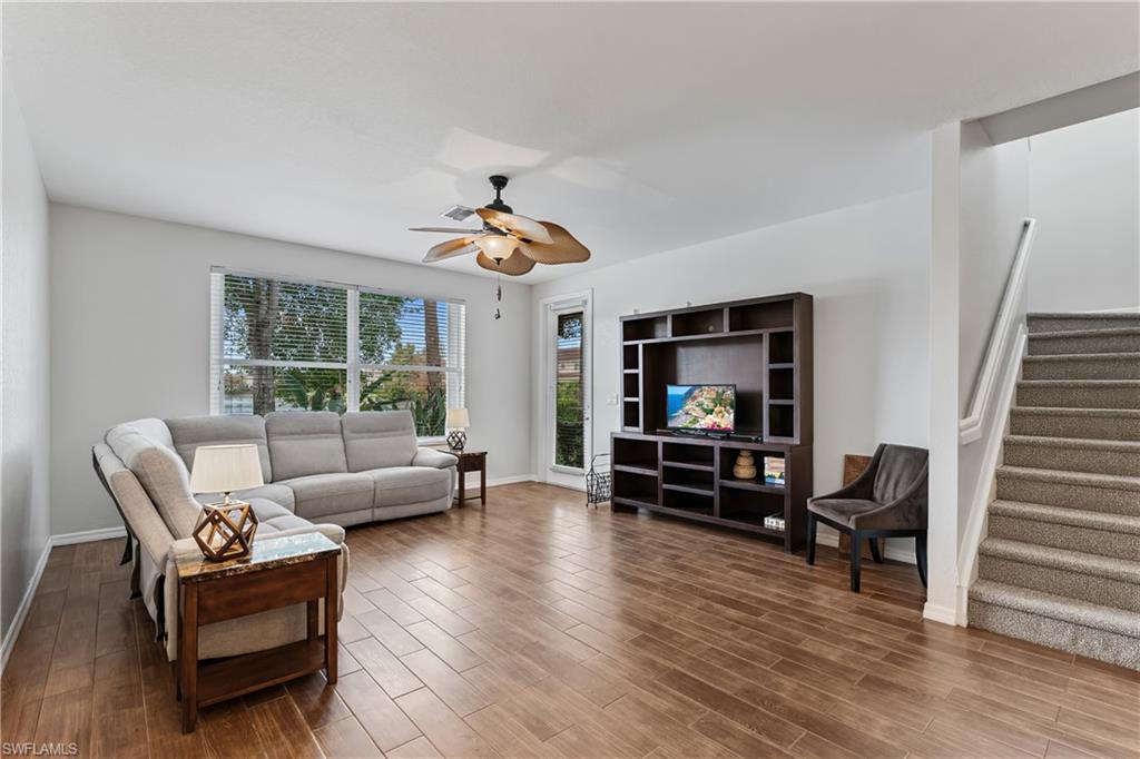 9544 Roundstone CIR