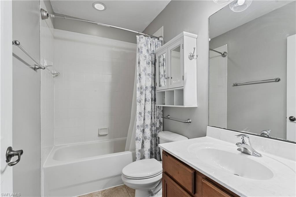 9544 Roundstone CIR