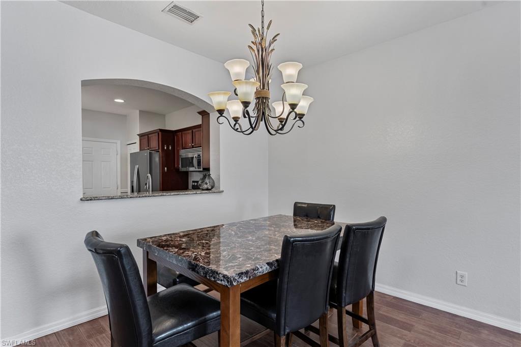 9544 Roundstone CIR